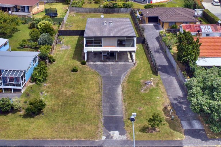 Photo of property in 121 Mcleod Road, Te Atatu South, Auckland, 0610