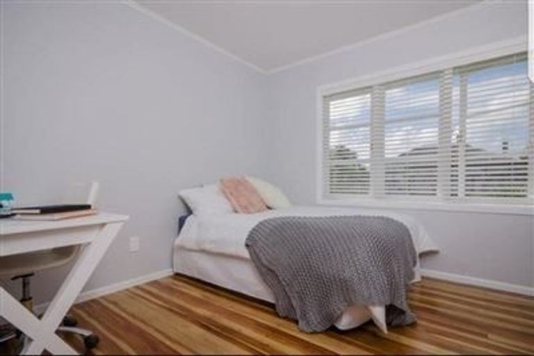 Photo of property in 57 Amberley Avenue, Te Atatu South, Auckland, 0610