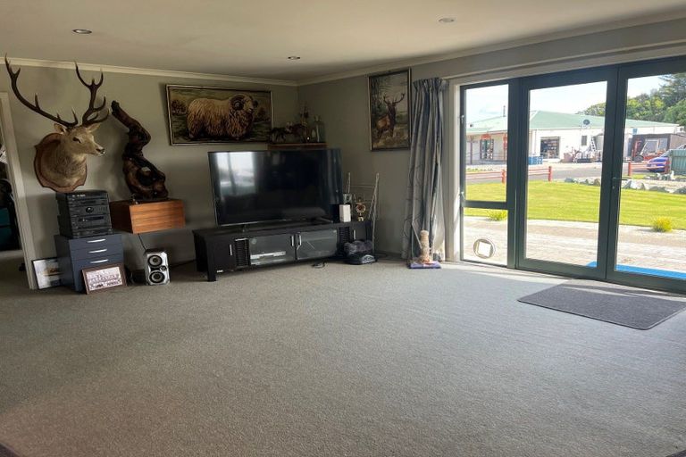 Photo of property in 5 Mcfeely Street, Tuatapere, 9620