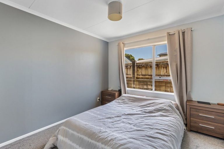 Photo of property in 2 Te Ngaere Place, Merrilands, New Plymouth, 4312