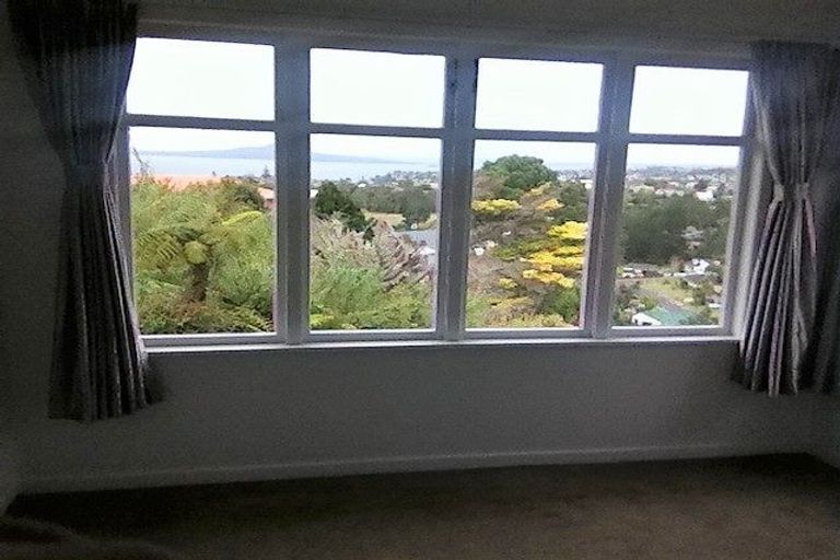 Photo of property in 90 Knights Road, Rothesay Bay, Auckland, 0630