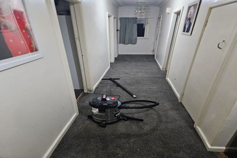 Photo of property in 34 Eastglen Road, Glen Eden, Auckland, 0602