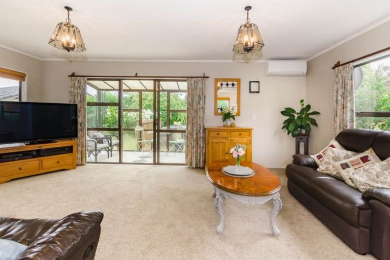 Photo of property in 21 Nugget Grove, Raumati Beach, Paraparaumu, 5032