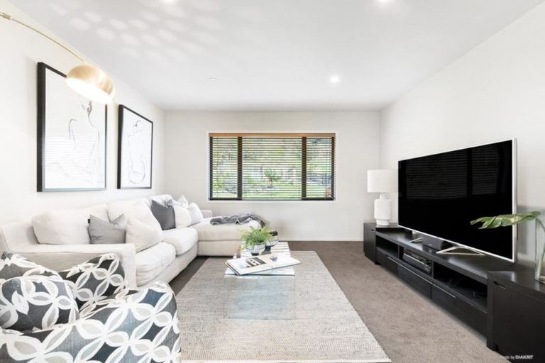 Photo of property in 45 Old Barn Road, Opaheke, Papakura, 2584