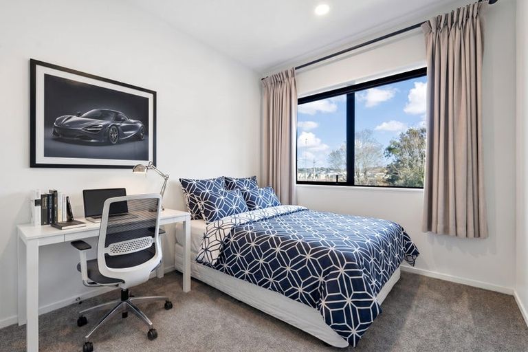 Photo of property in 33b Wairau Road, Forrest Hill, Auckland, 0627