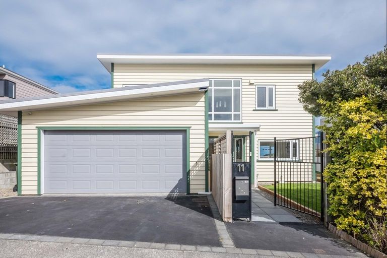 Photo of property in 11 Bay Lair Grove, Island Bay, Wellington, 6023