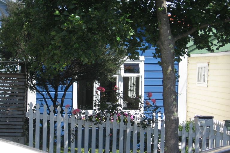 Photo of property in 90 Elizabeth Street, Mount Victoria, Wellington, 6011