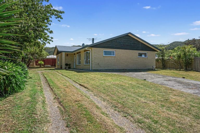 Photo of property in 3 Ipswich Grove, Wainuiomata, Lower Hutt, 5014