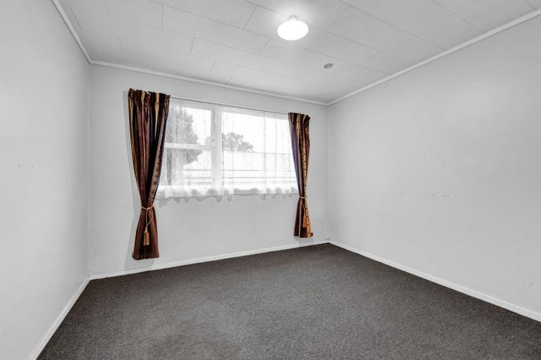 Photo of property in 13 Newbury Place, Waitara, 4320