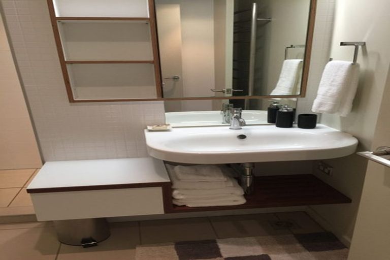 Photo of property in Piermont Apartments, 5e/82 Cable Street, Te Aro, Wellington, 6011