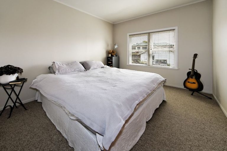 Photo of property in 121 Mcleod Road, Te Atatu South, Auckland, 0610