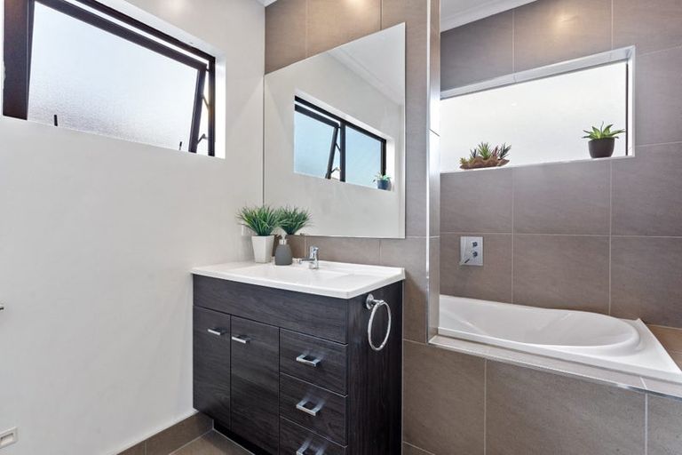 Photo of property in 6 Kanuka Road, Hobsonville, Auckland, 0616