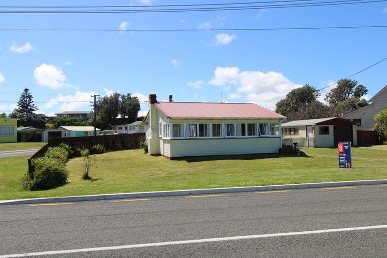 Photo of property in 19 Nash Parade, Foxton Beach, Foxton, 4815
