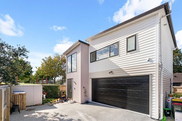 Photo of property in 47d Bruce Mclaren Road, Henderson, Auckland, 0612
