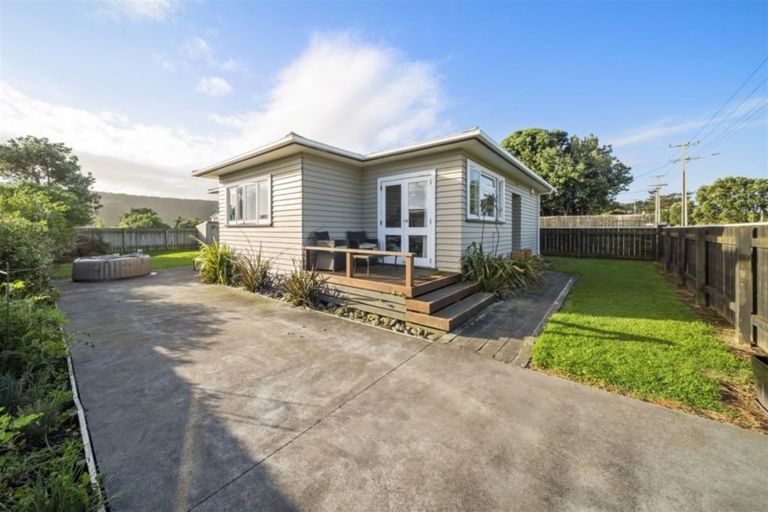 Photo of property in 10 Ohawe Terrace, Ohawe, Hawera, 4671