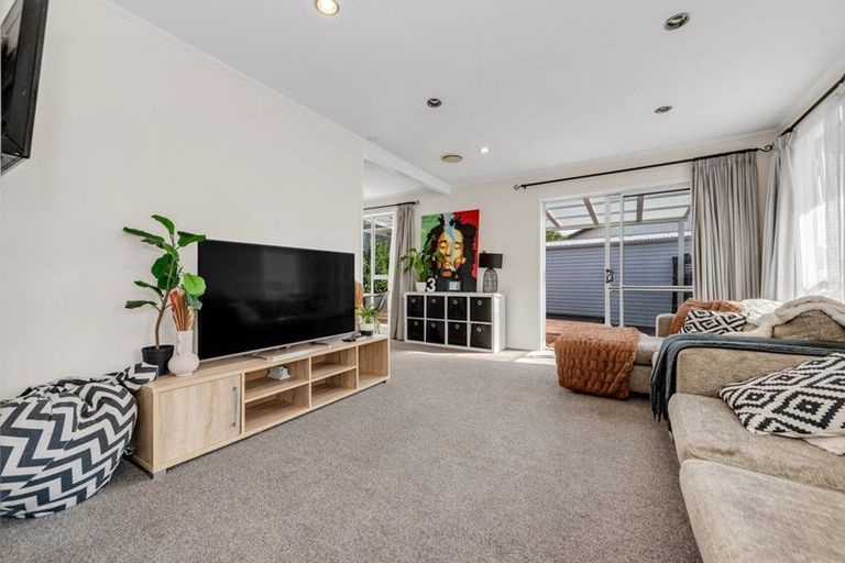 Photo of property in 6b Lisa Rise, Half Moon Bay, Auckland, 2012