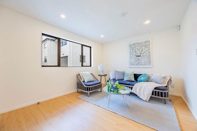 Photo of property in 37c Allington Road, Massey, Auckland, 0614