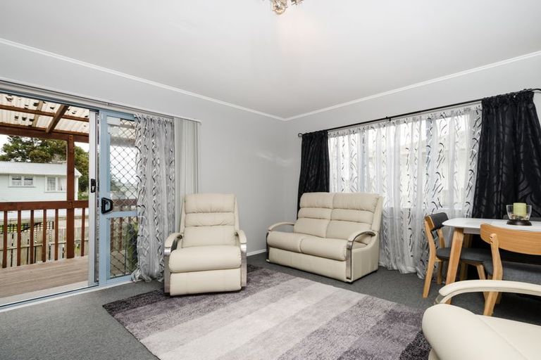 Photo of property in 6a Powell Place, Henderson, Auckland, 0610
