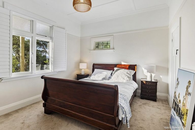 Photo of property in 53 Palliser Road, Roseneath, Wellington, 6011