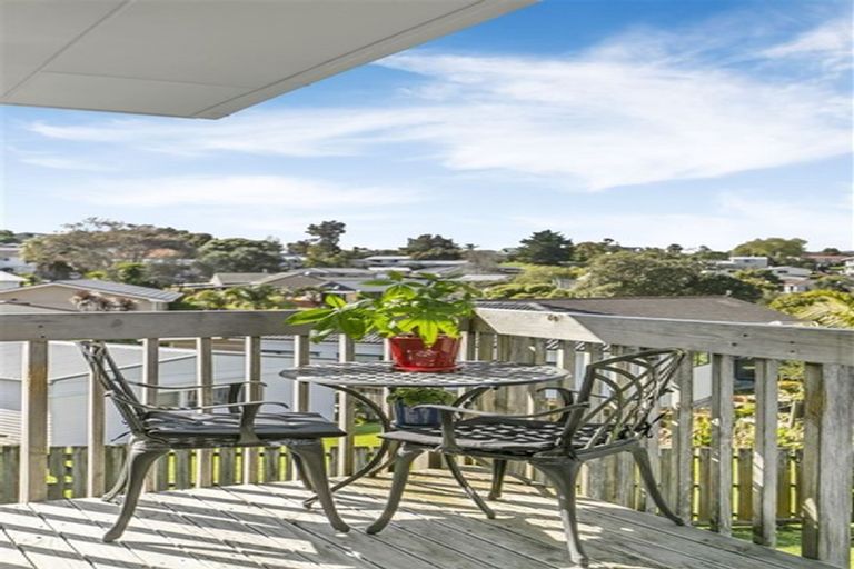 Photo of property in 19 Peterhouse Place, West Harbour, Auckland, 0618