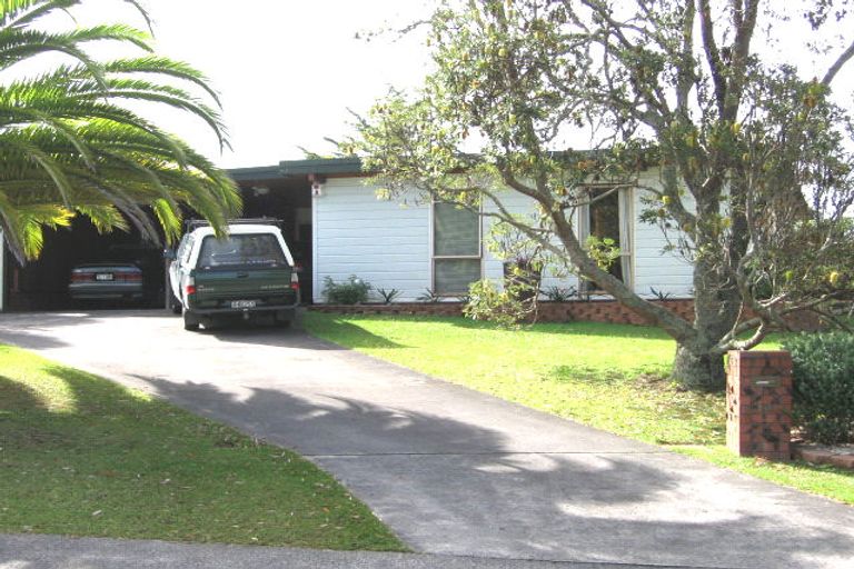 Photo of property in 12 Highlight Parade, Te Atatu South, Auckland, 0610