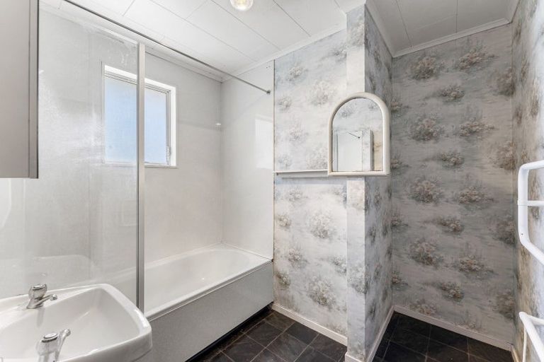 Photo of property in 24 Hartford Crescent, Totara Park, Upper Hutt, 5018