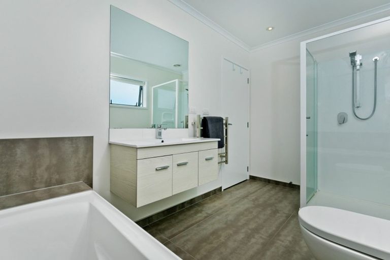 Photo of property in 11 Boardwalk Rise, Long Bay, Auckland, 0630