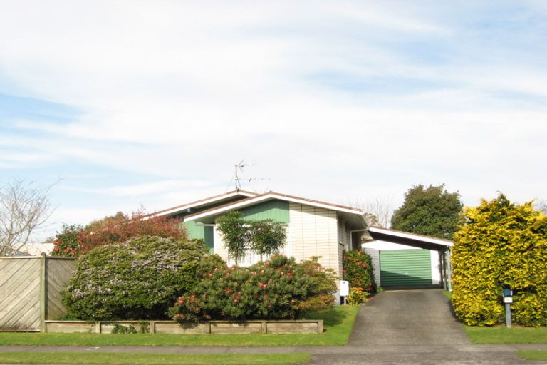Photo of property in 114 Heta Road, Highlands Park, New Plymouth, 4312