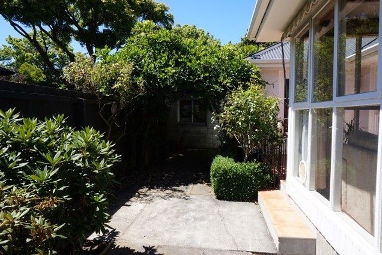 Photo of property in 215 Memorial Avenue, Burnside, Christchurch, 8053