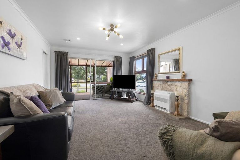 Photo of property in 10 Wairau Place, Kelvin Grove, Palmerston North, 4414