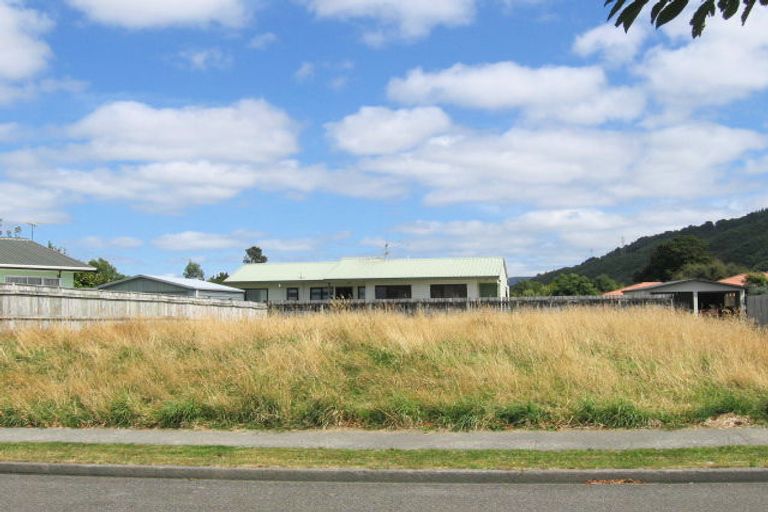 Photo of property in 27 Delaware Grove, Totara Park, Upper Hutt, 5018