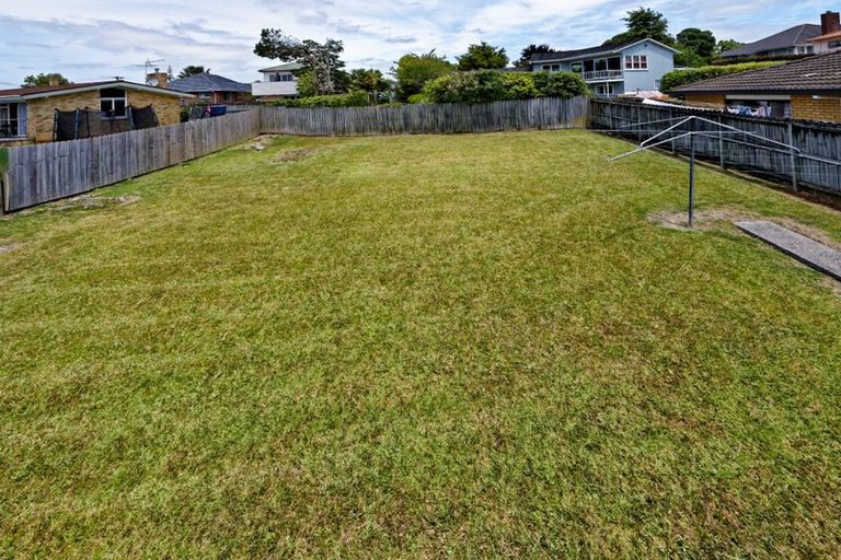 Photo of property in 121 Mcleod Road, Te Atatu South, Auckland, 0610