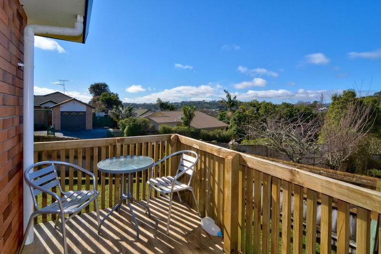 Photo of property in 2 Plumstead Rise, Glen Eden, Auckland, 0602