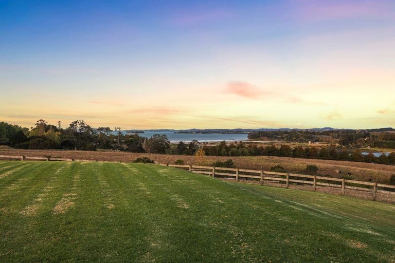 Photo of property in 175 Broomfields Road, Whitford, 2571