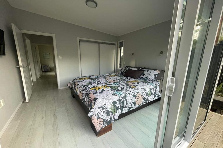 Photo of property in 15 Old Lake Road, Narrow Neck, Auckland, 0624