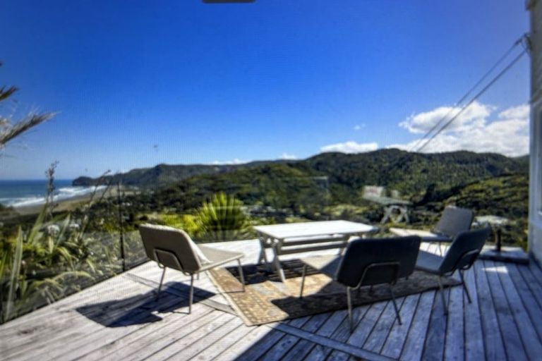 Photo of property in 42 Rayner Road, Piha, 0772