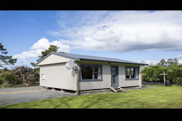 Photo of property in 124a Boord Crescent, Kumeu, 0891