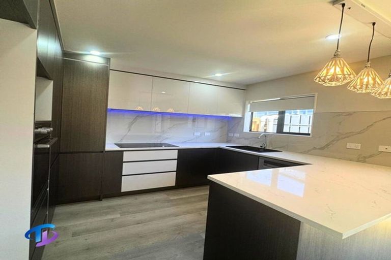 Photo of property in 33 Wai Iti Place, Clendon Park, Auckland, 2103