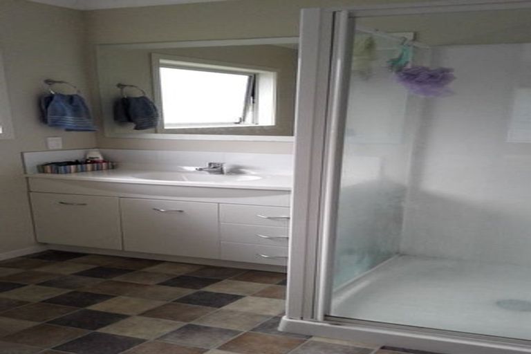 Photo of property in 24a Taylor Terrace, Tawa, Wellington, 5028