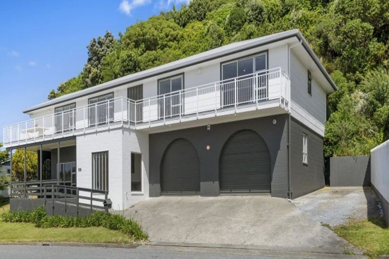 Photo of property in 99 Akaroa Drive, Maupuia, Wellington, 6022