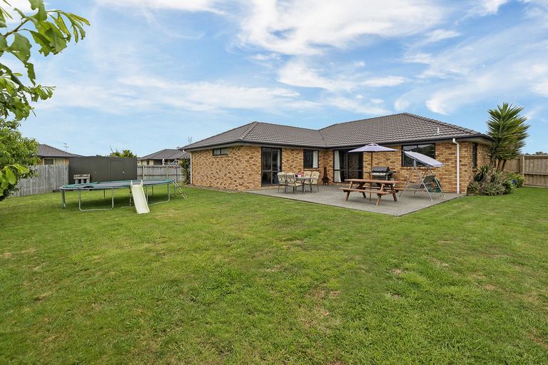 Photo of property in 5 Breaker Grove, Waiuku, 2123