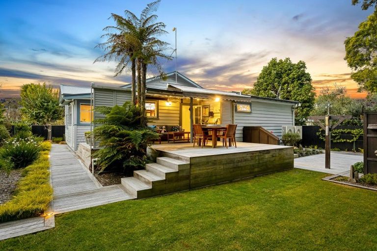 Photo of property in 5 Taupaki Road, Taupaki, Henderson, 0782