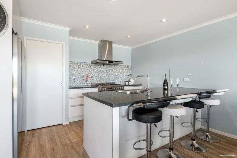 Photo of property in 16 Arbors Track, Silverdale, 0932