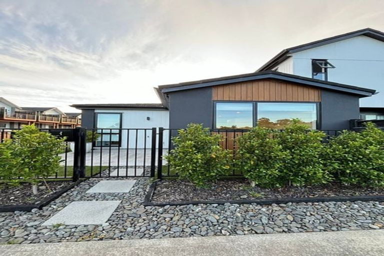 Photo of property in 1 Awakeri Street, Kumeu, 0810