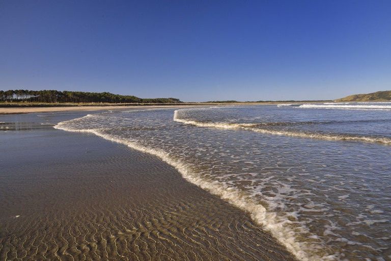 Photo of property in Blue Bay Road, Mahia, 4198