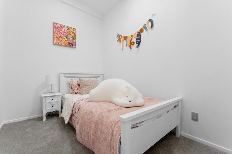 Photo of property in 8/18 Sylvan Crescent, Te Atatu South, Auckland, 0610