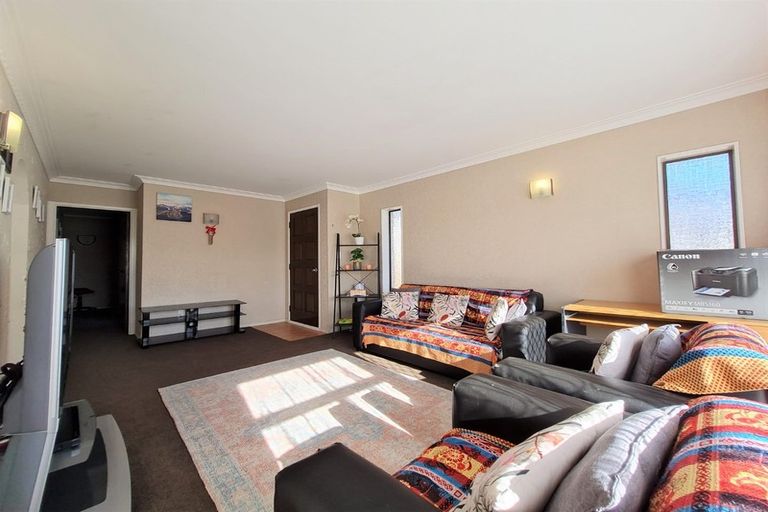 Photo of property in 2a Roys Road, Weymouth, Auckland, 2103