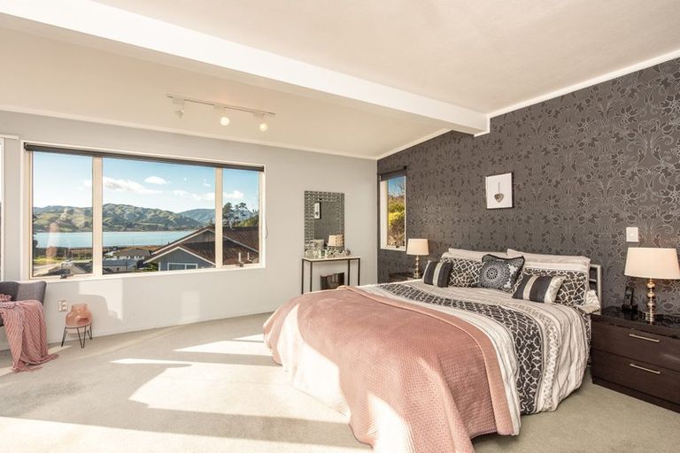 Photo of property in 24 Observatory Close, Whitby, Porirua, 5024