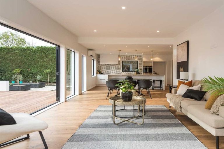 Photo of property in 142 Fendalton Road, Fendalton, Christchurch, 8052