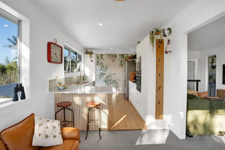 Photo of property in 17 Linda Street, Oakura, 4314